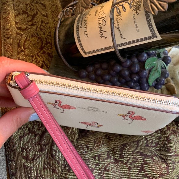 Authentic COACH Coated canvas /Smooth leather FLAMINGO top zip wristlet - Picture 2 of 9